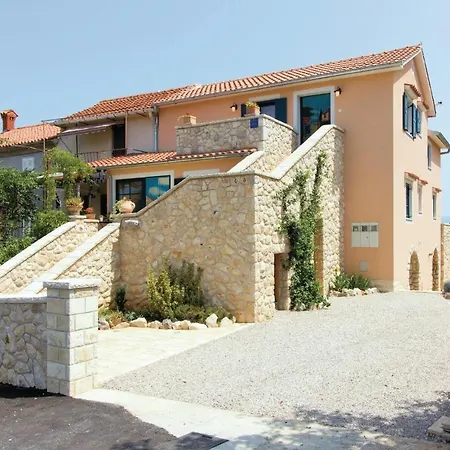 Apartment Stunning Apartment In Malinska With Wifi